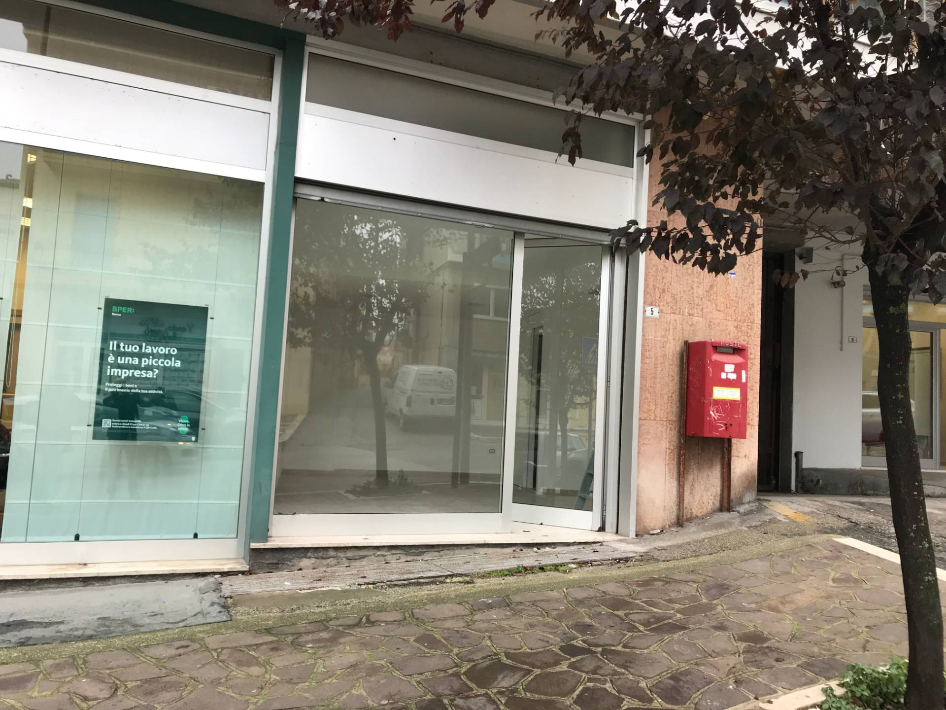 Locale commerciale in affitto a Vasto, ZONA CENTRALE