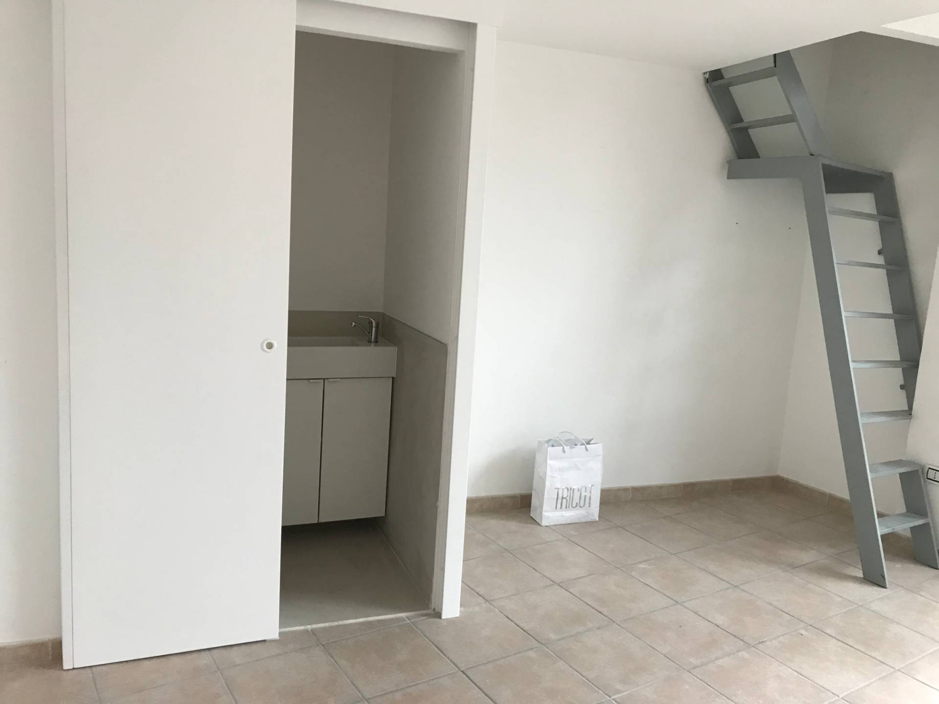 Locale commerciale in affitto a Vasto, ZONA CENTRALE