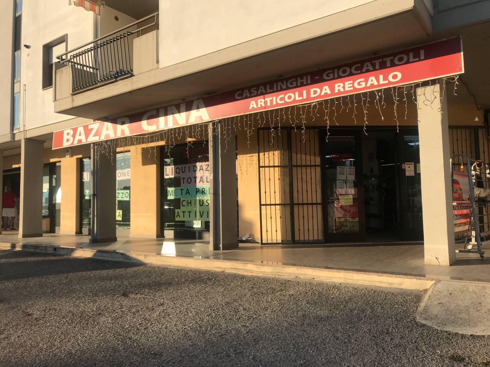 Locale commerciale in vendita a Vasto, ZONA SEMICENTRALE