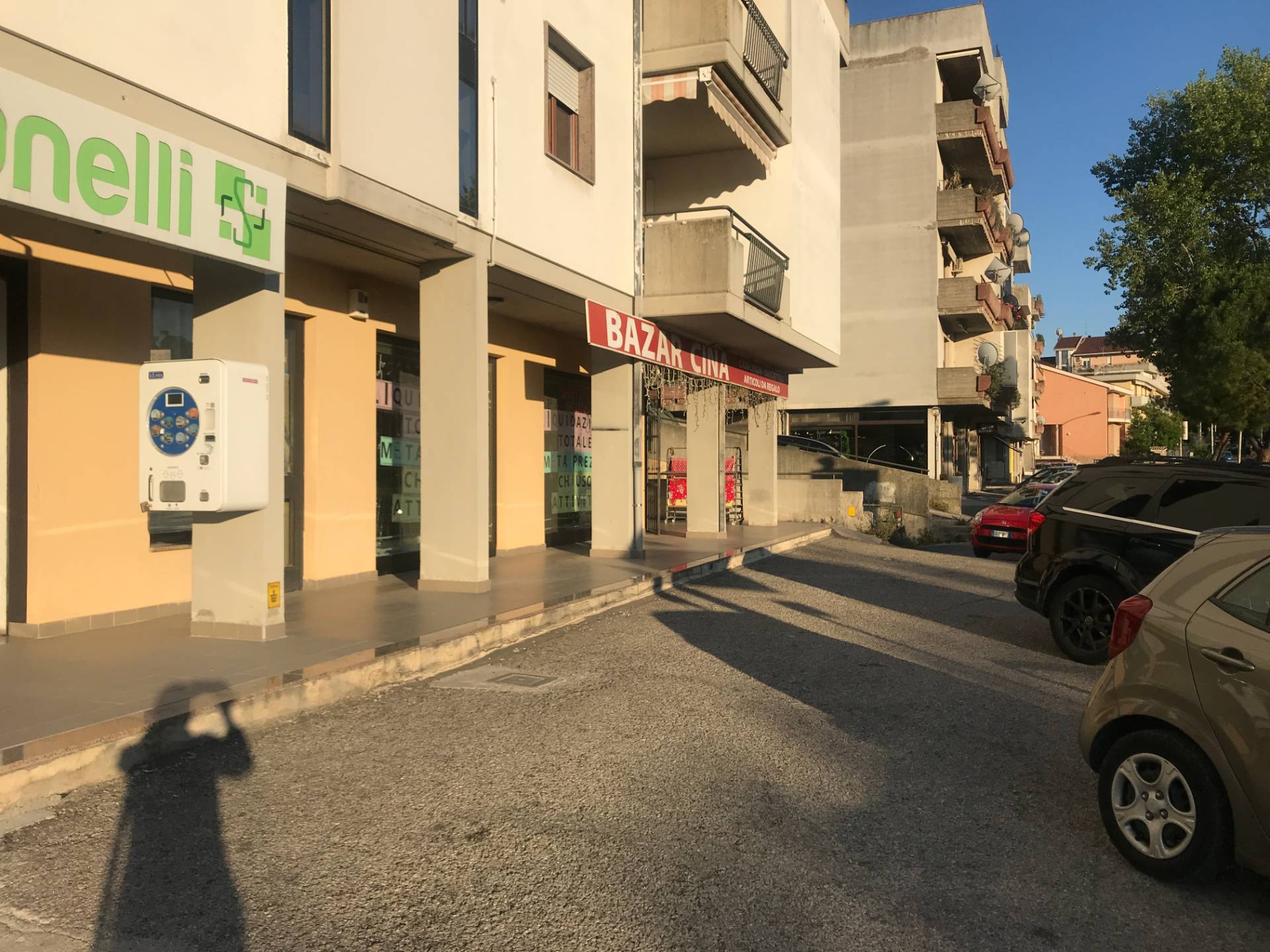 Locale commerciale in vendita a Vasto, ZONA SEMICENTRALE