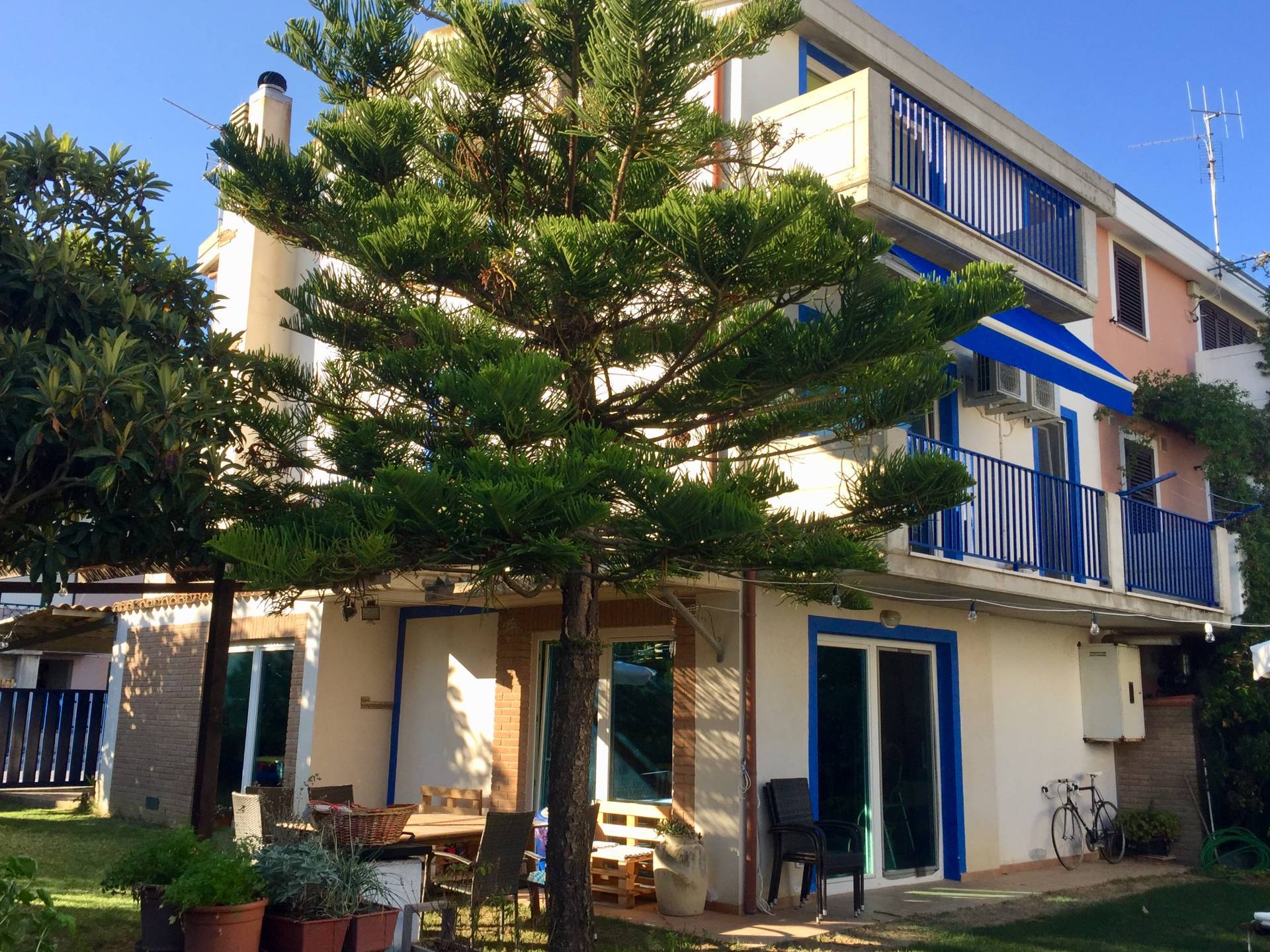 VILLA BIFAMILIARE in vendita a Montenero di Bisaccia