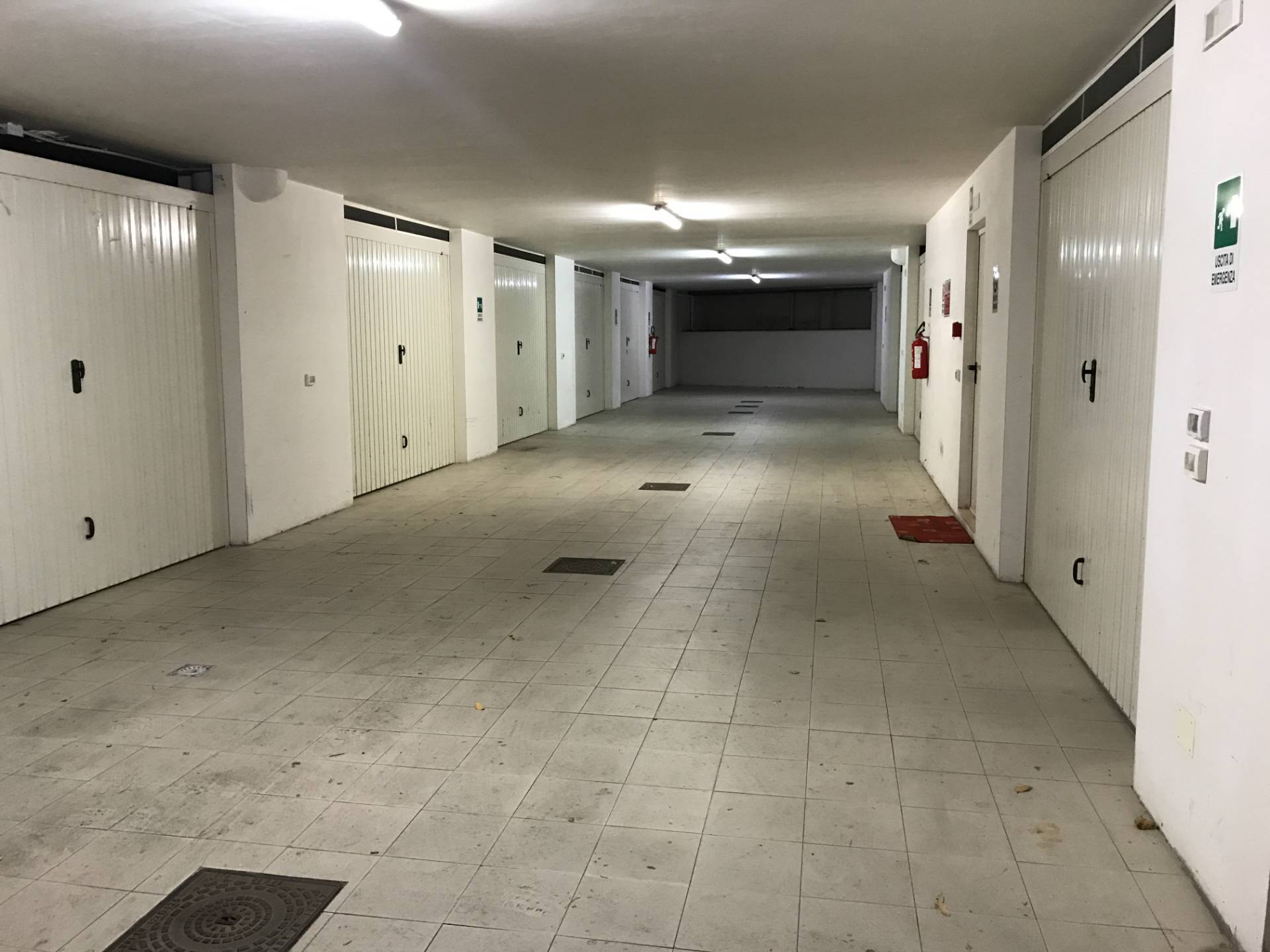 Box o garage in vendita a Vasto, ZONA SEMICENTRALE