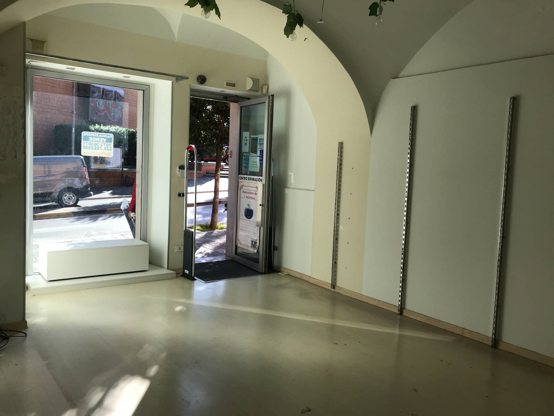 Locale commerciale in vendita a Vasto, ZONA CENTRALE