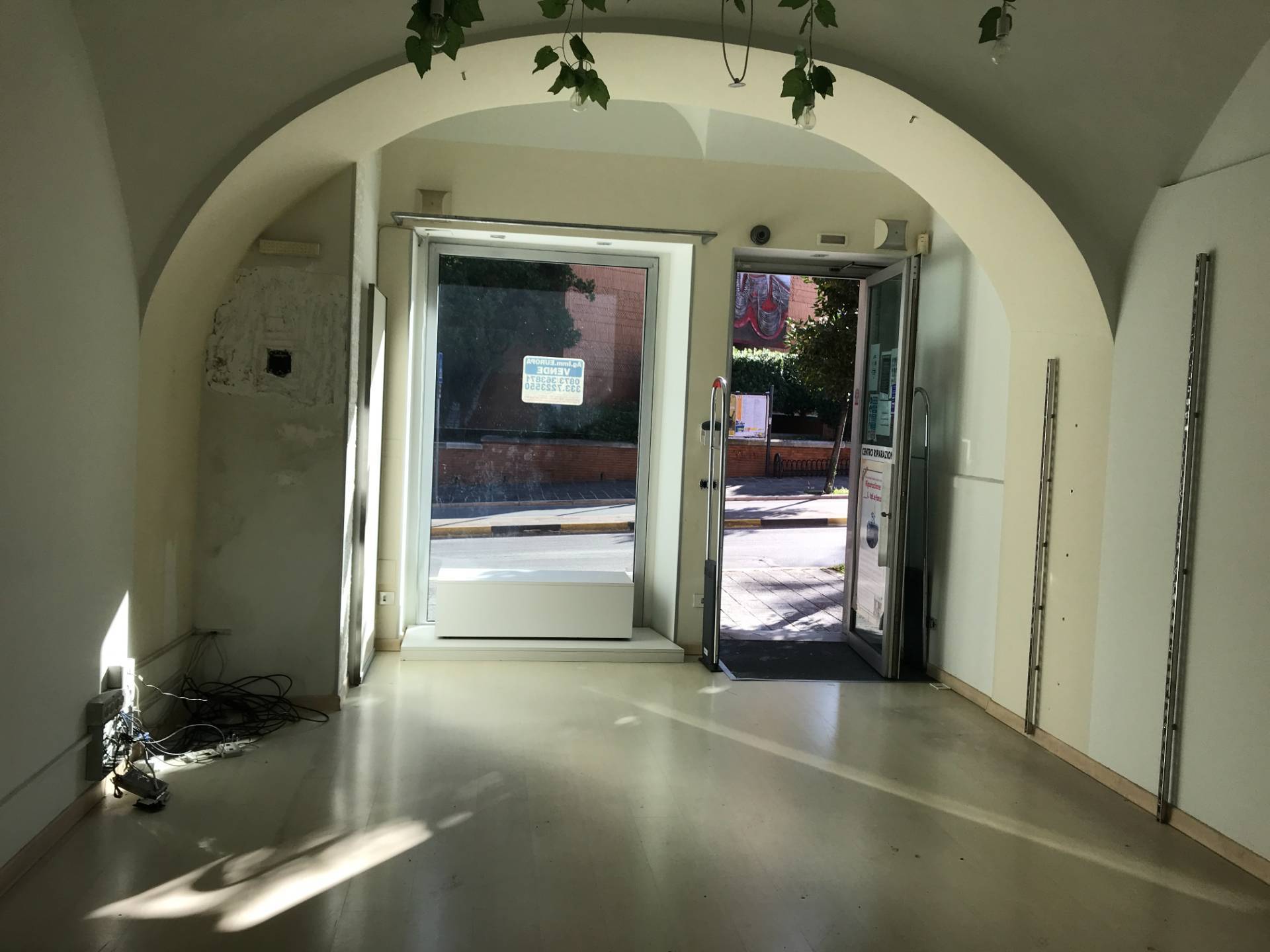 Locale commerciale in vendita a Vasto, ZONA CENTRALE