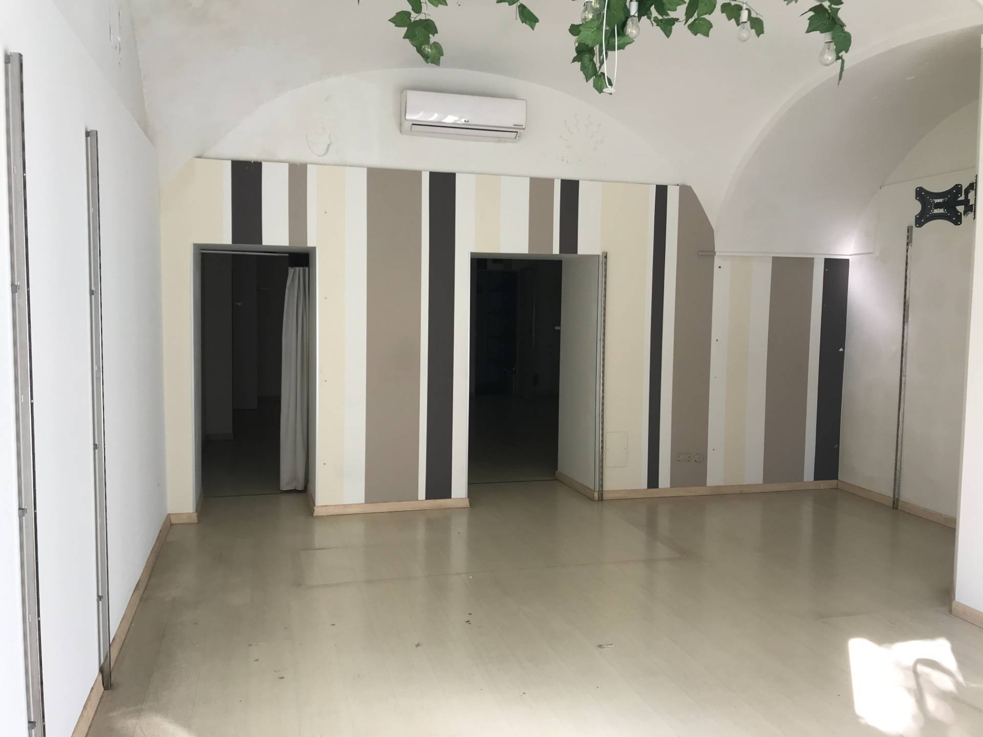 Locale commerciale in vendita a Vasto, ZONA CENTRALE