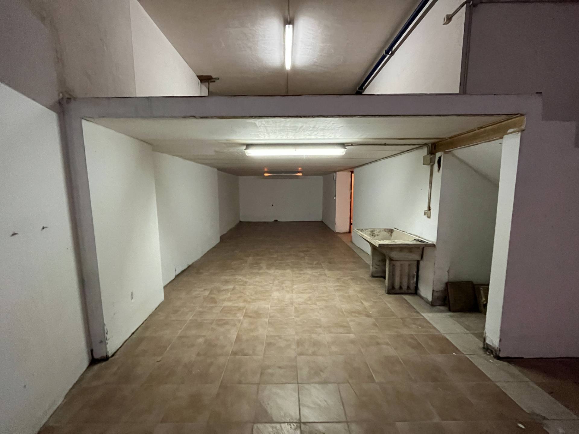 Deposito in vendita a Vasto, ZONA CENTRALE