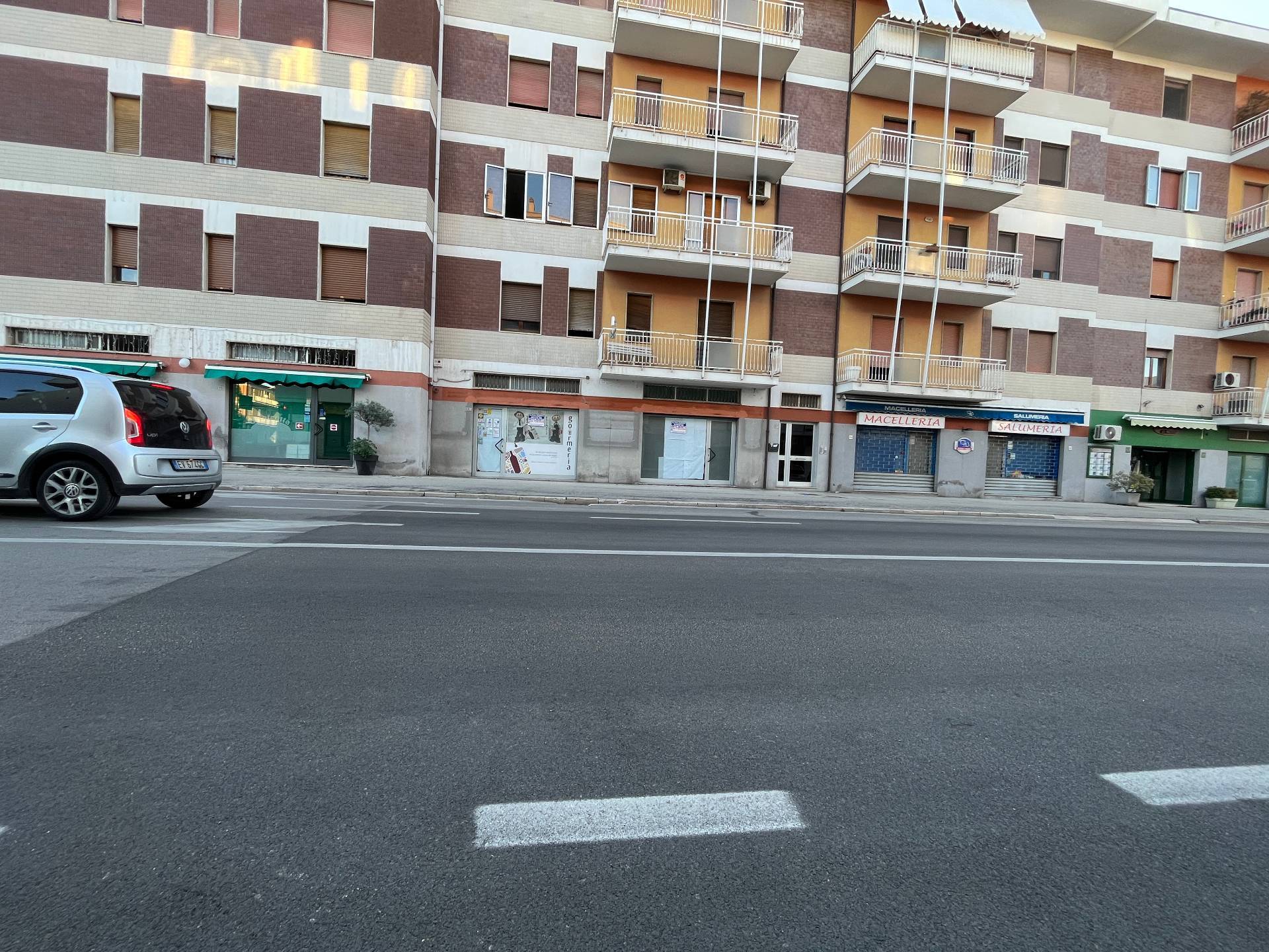 Locale commerciale in affitto a Vasto, ZONA CENTRALE