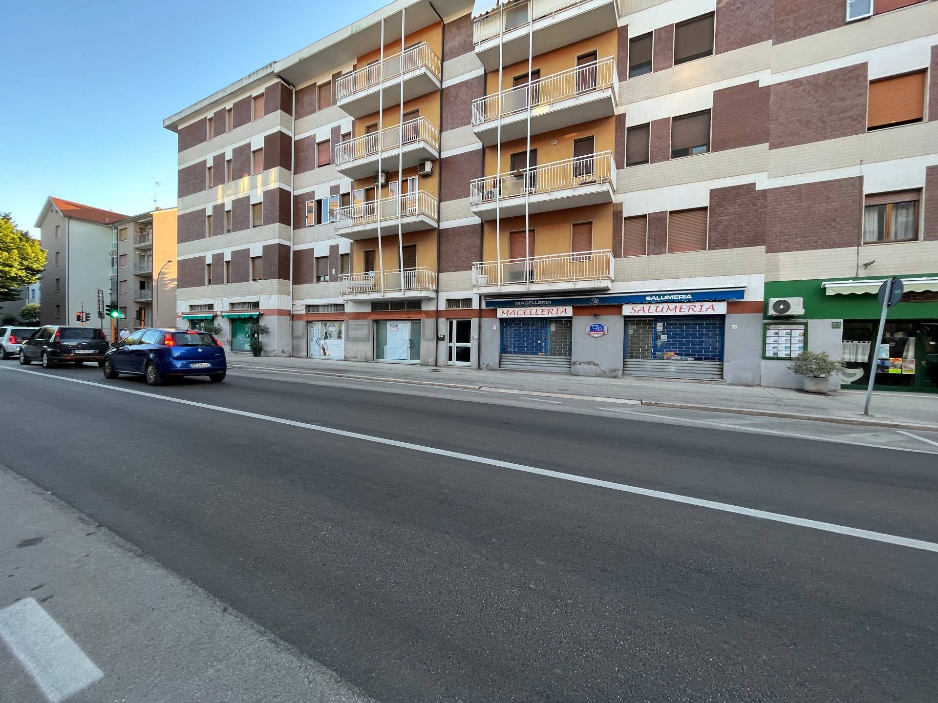 Locale commerciale in affitto a Vasto, ZONA CENTRALE