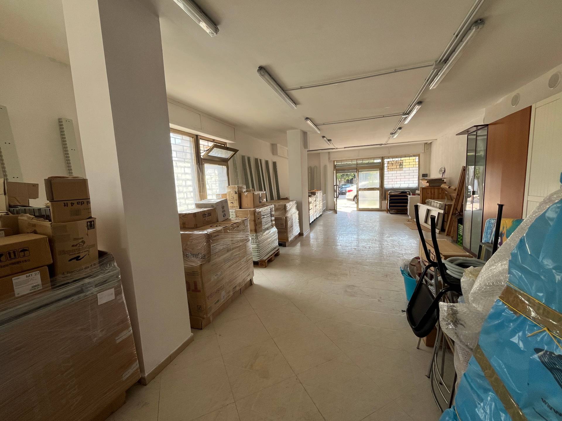 Locale commerciale in vendita a Vasto, ZONA SEMICENTRALE