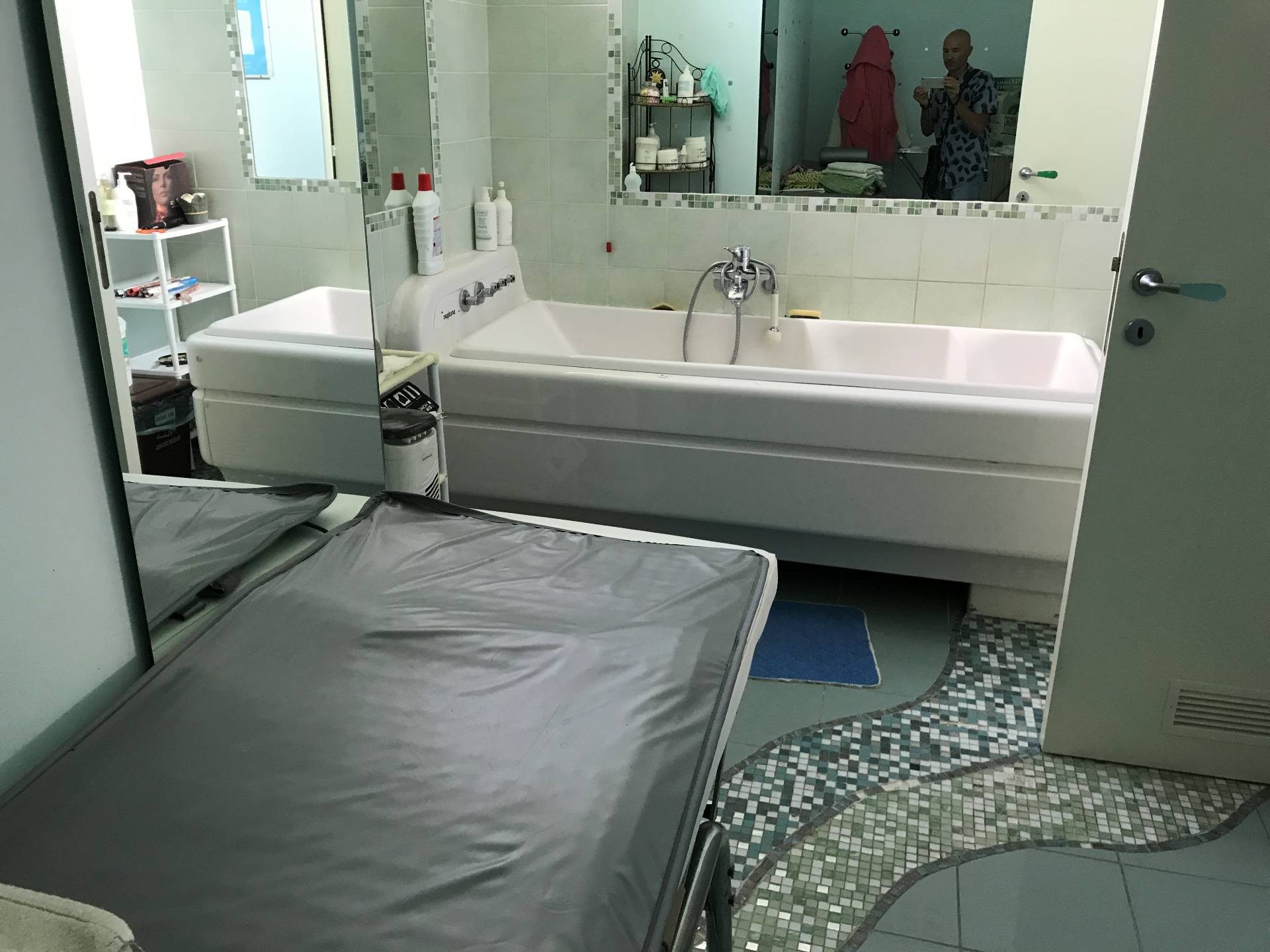 Locale commerciale in vendita a Vasto, ZONA SEMICENTRALE