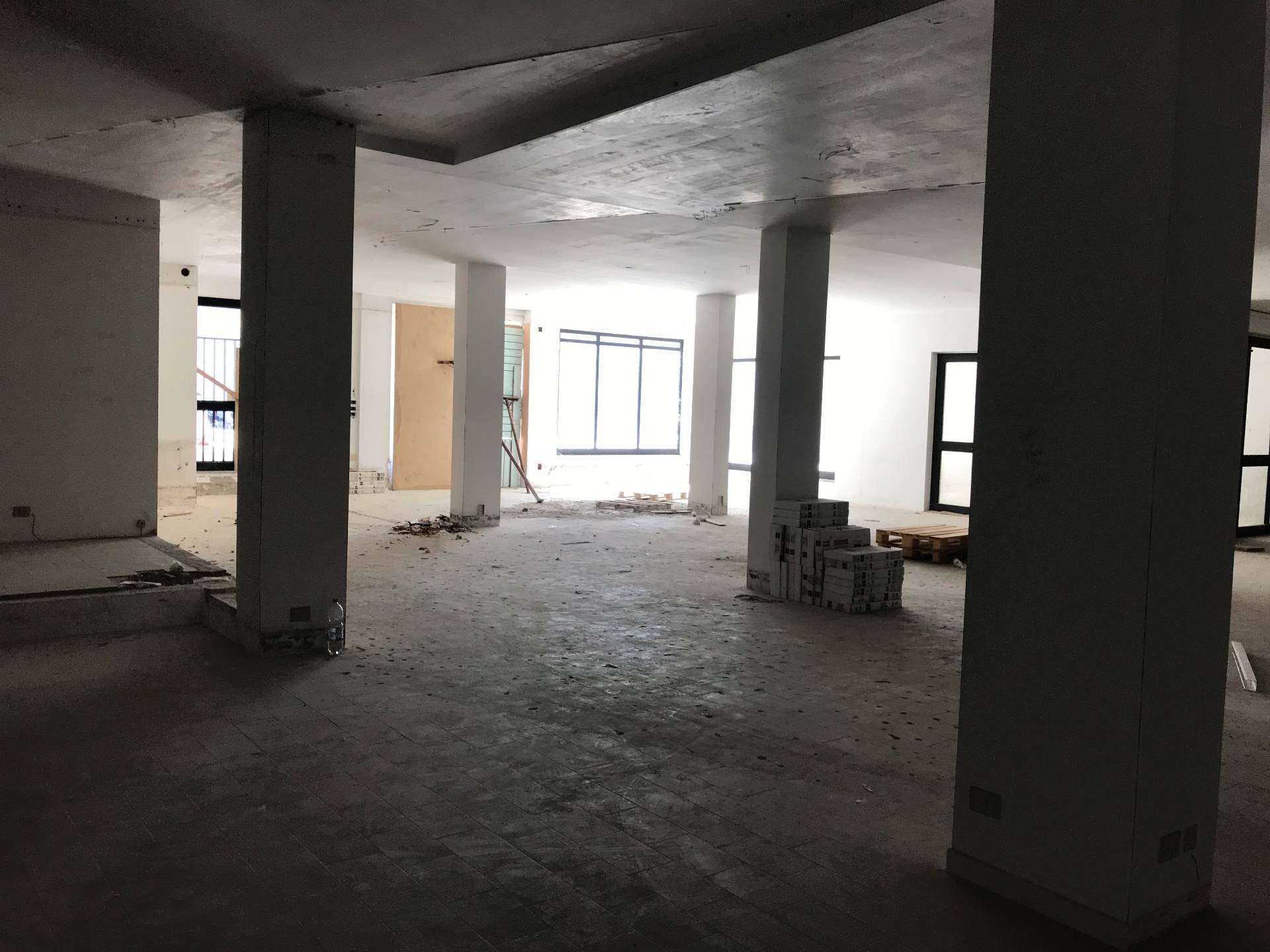 Locale commerciale in vendita a Vasto, ZONA SEMICENTRALE