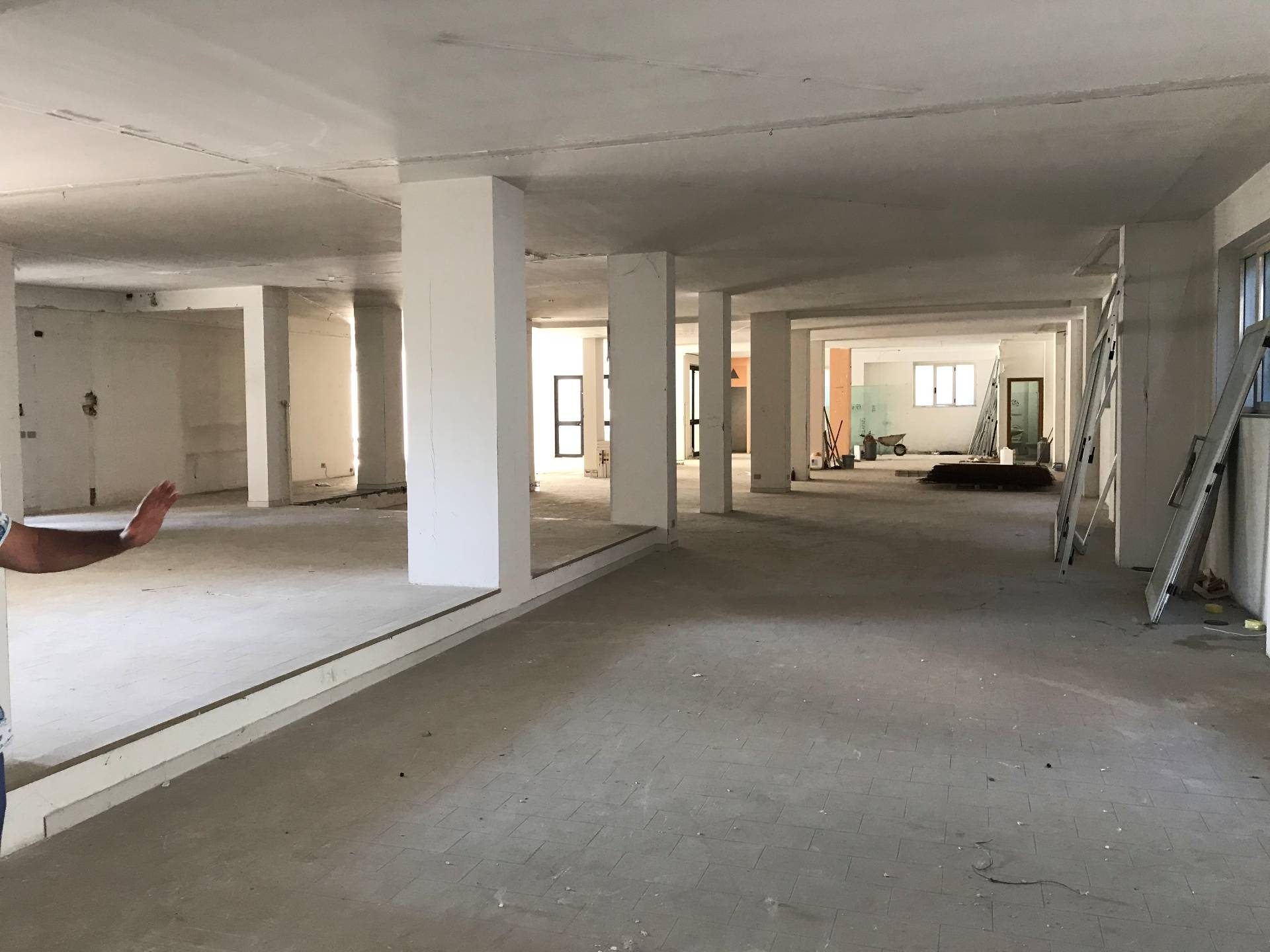 Locale commerciale in vendita a Vasto, ZONA SEMICENTRALE