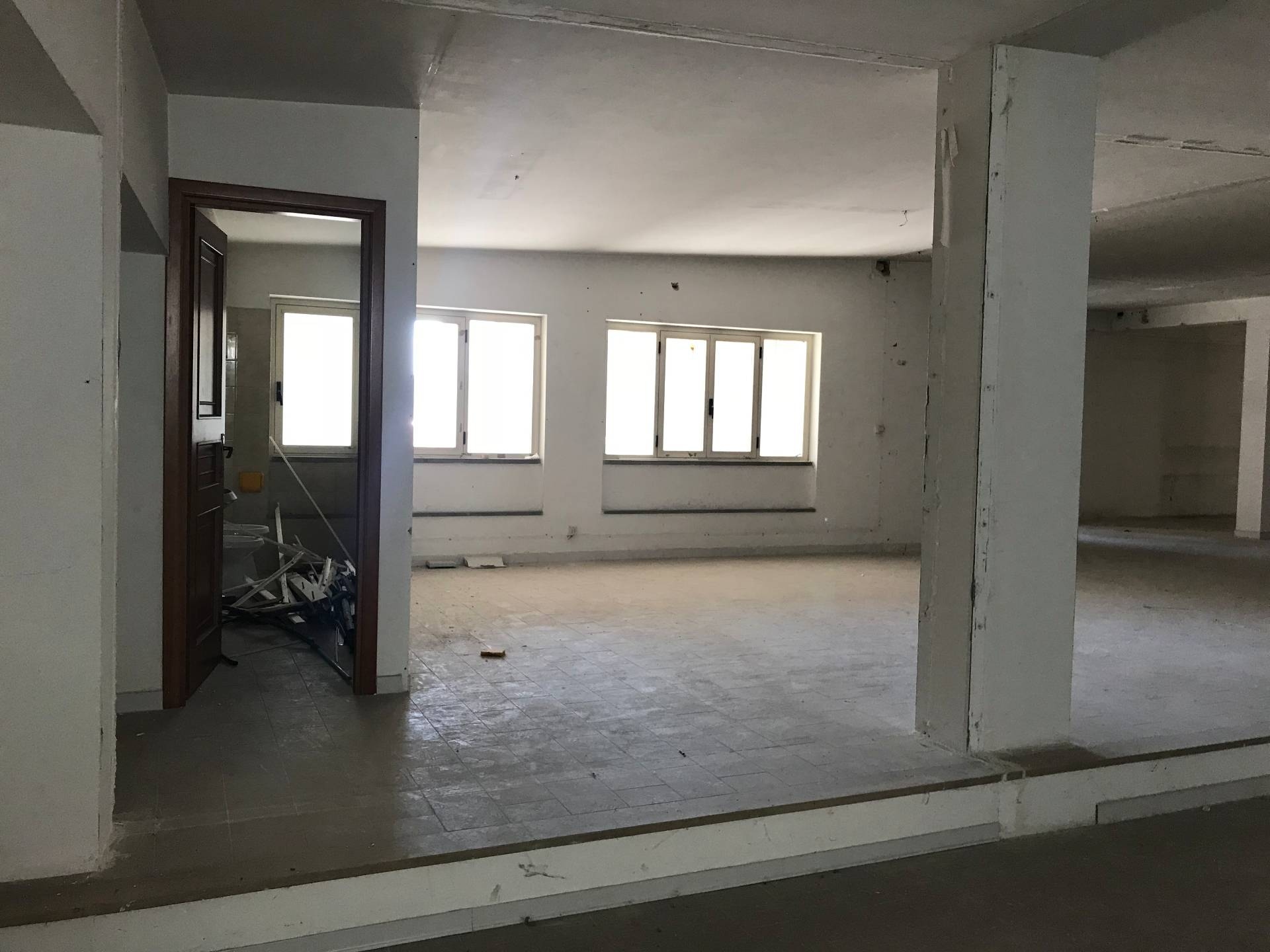 Locale commerciale in vendita a Vasto, ZONA SEMICENTRALE