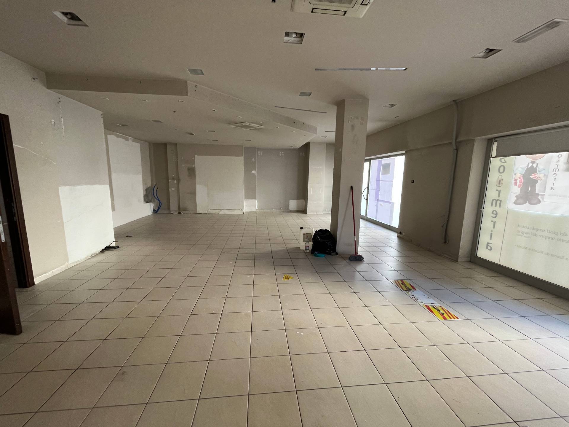 Locale commerciale in affitto a Vasto, ZONA CENTRALE