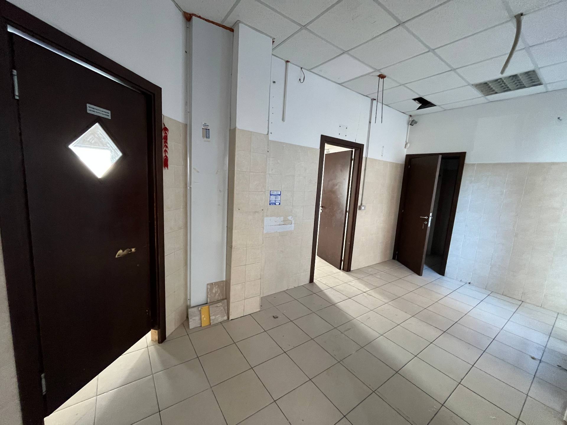 Locale commerciale in affitto a Vasto, ZONA CENTRALE