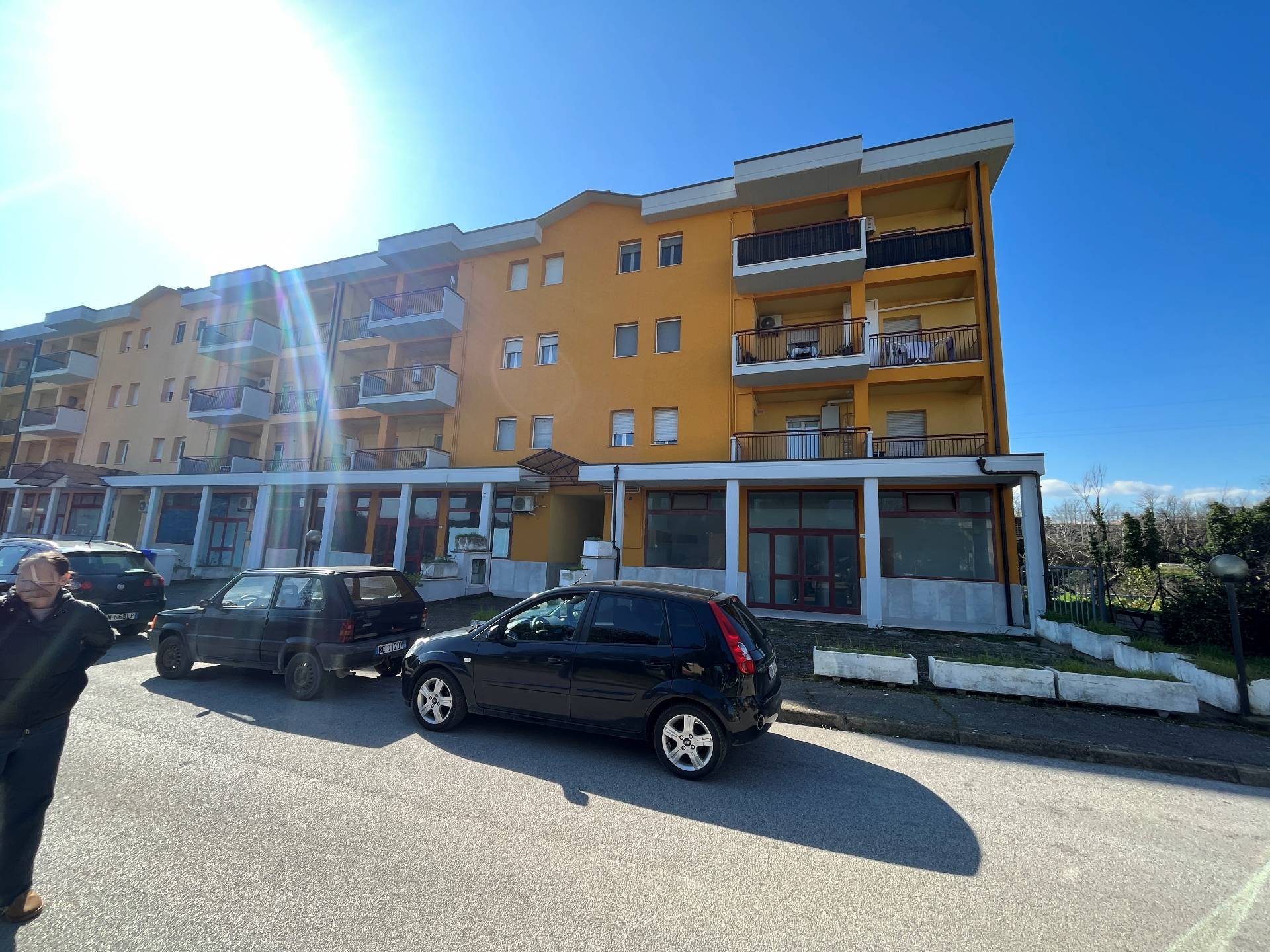 Locale commerciale in vendita a San Salvo, San Salvo Marina