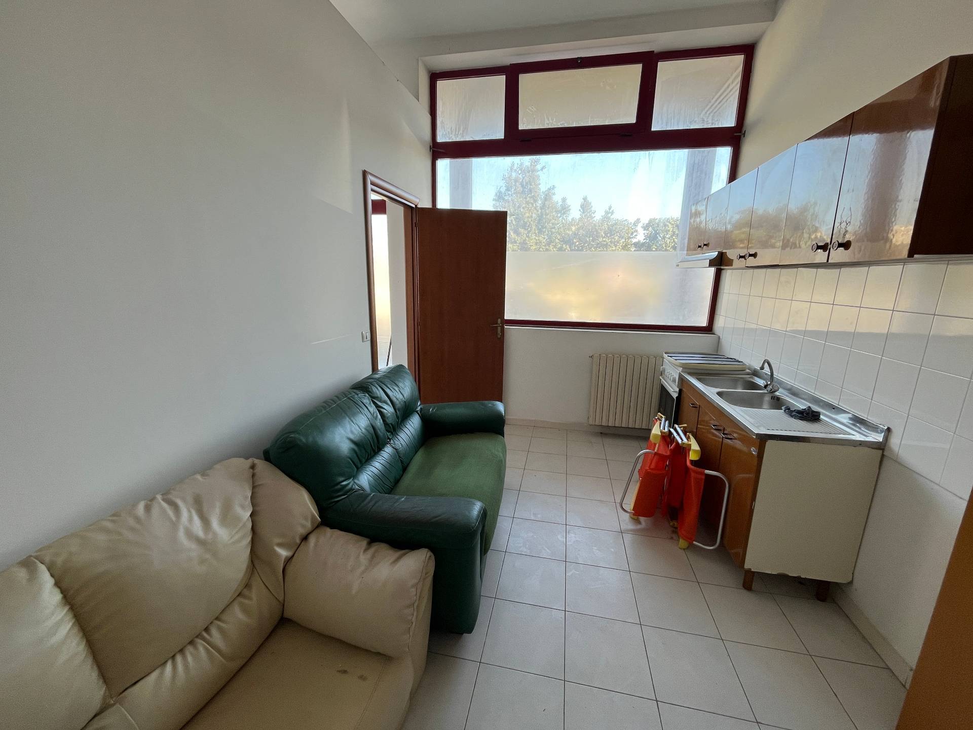 Locale commerciale in vendita a San Salvo, San Salvo Marina