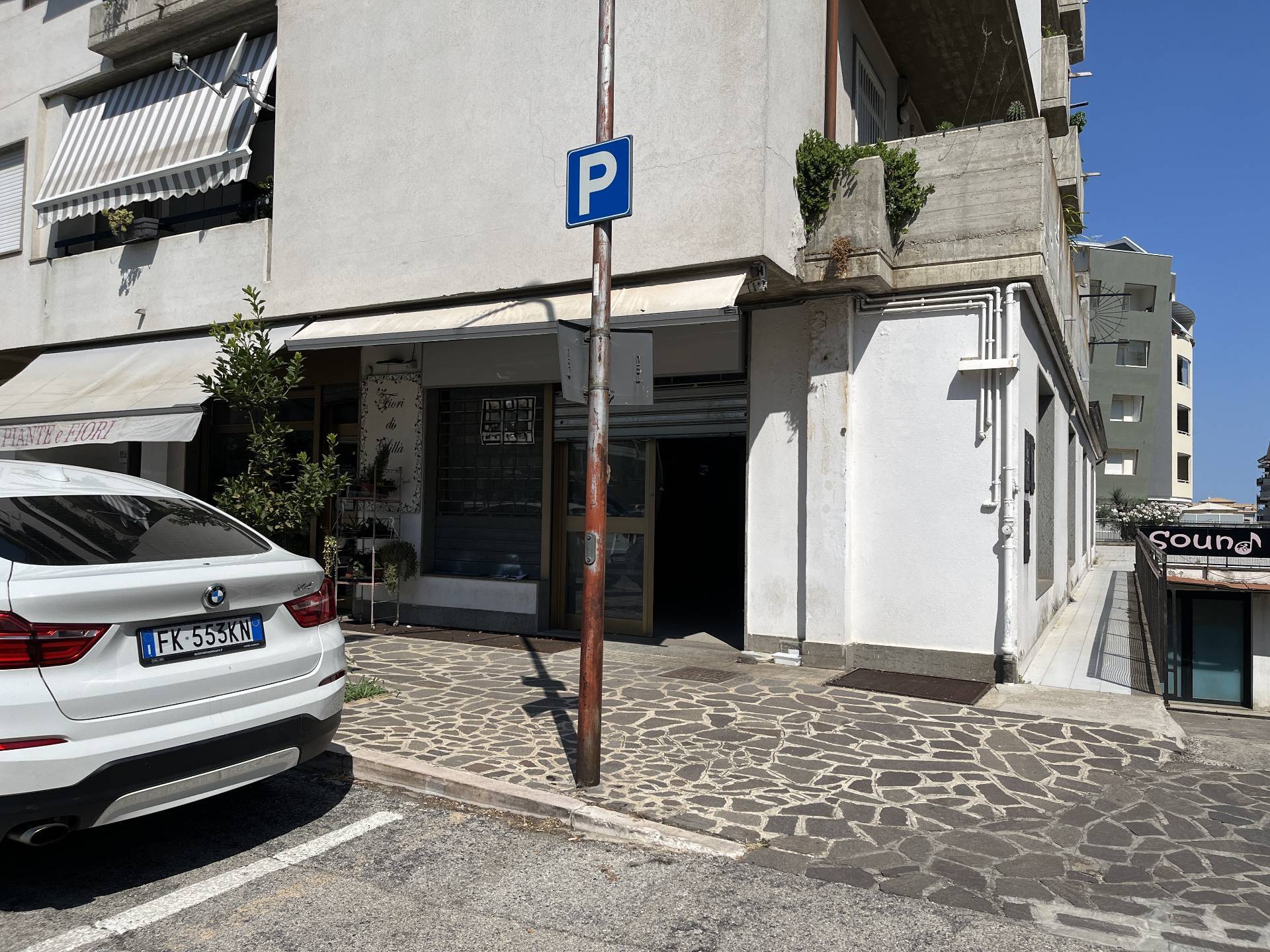 Locale commerciale in vendita a Vasto, ZONA SEMICENTRALE