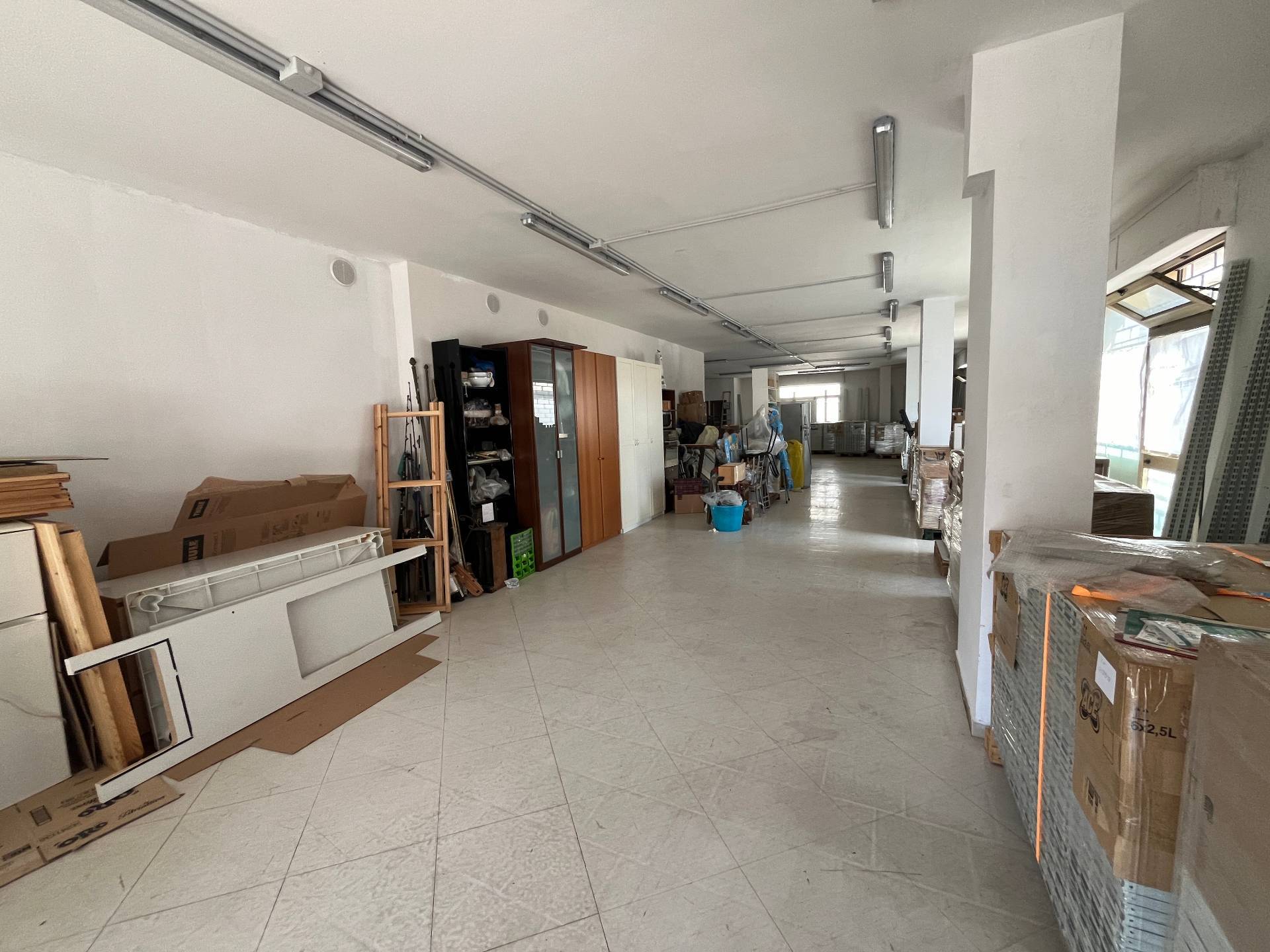 Locale commerciale in vendita a Vasto, ZONA SEMICENTRALE