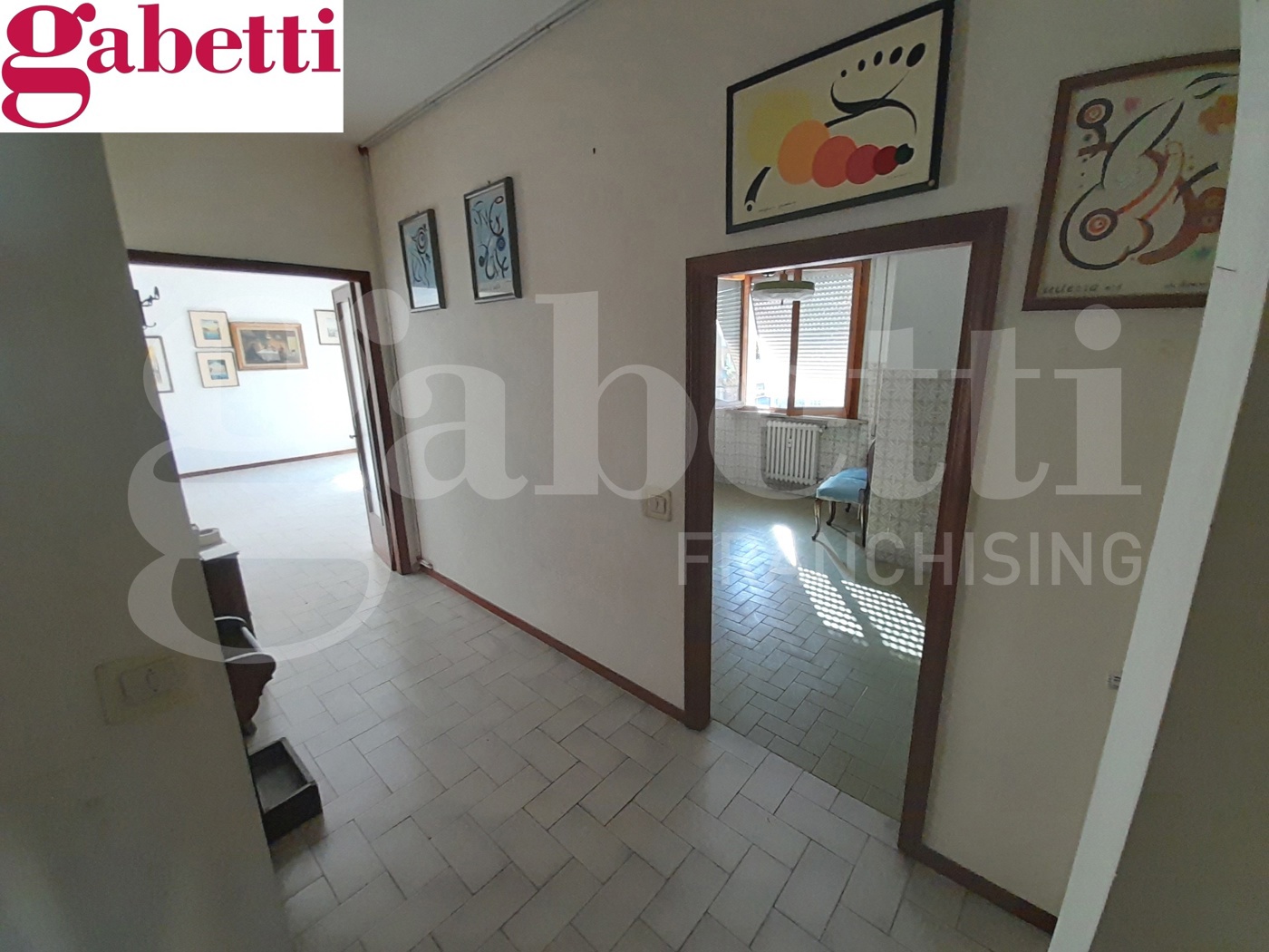 Quadrilocale con box a Poggibonsi