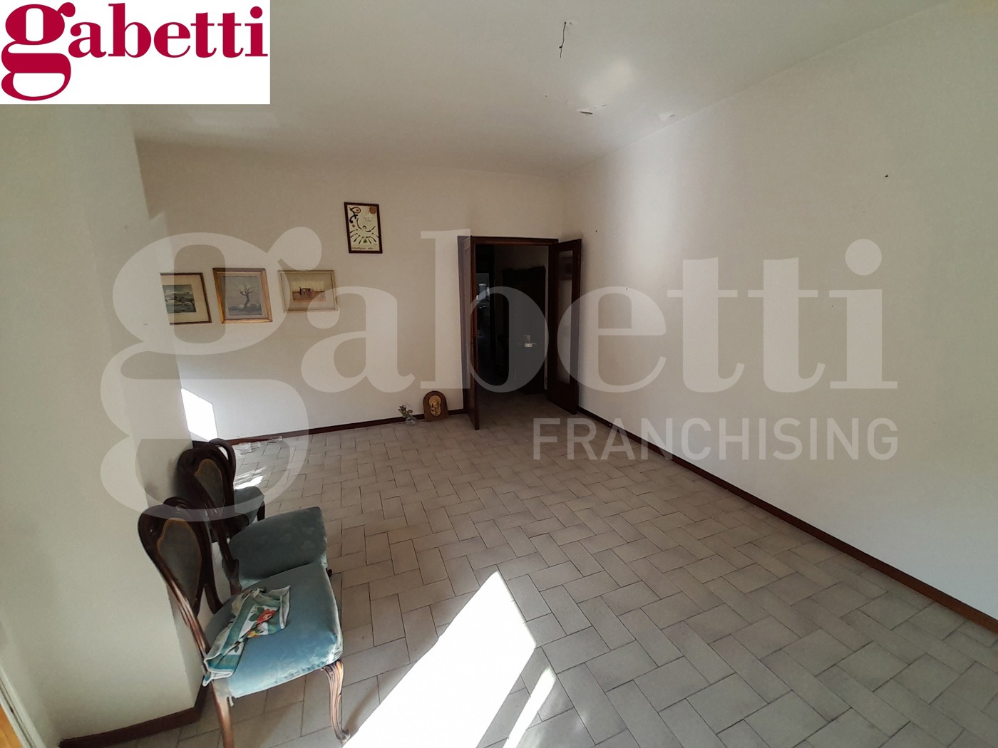 Quadrilocale con box a Poggibonsi