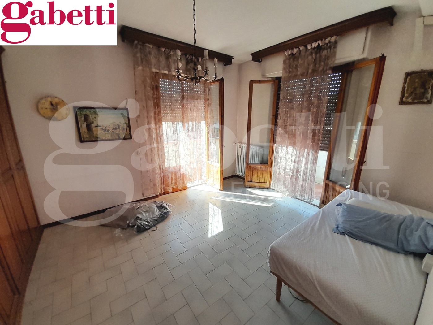 Quadrilocale con box a Poggibonsi