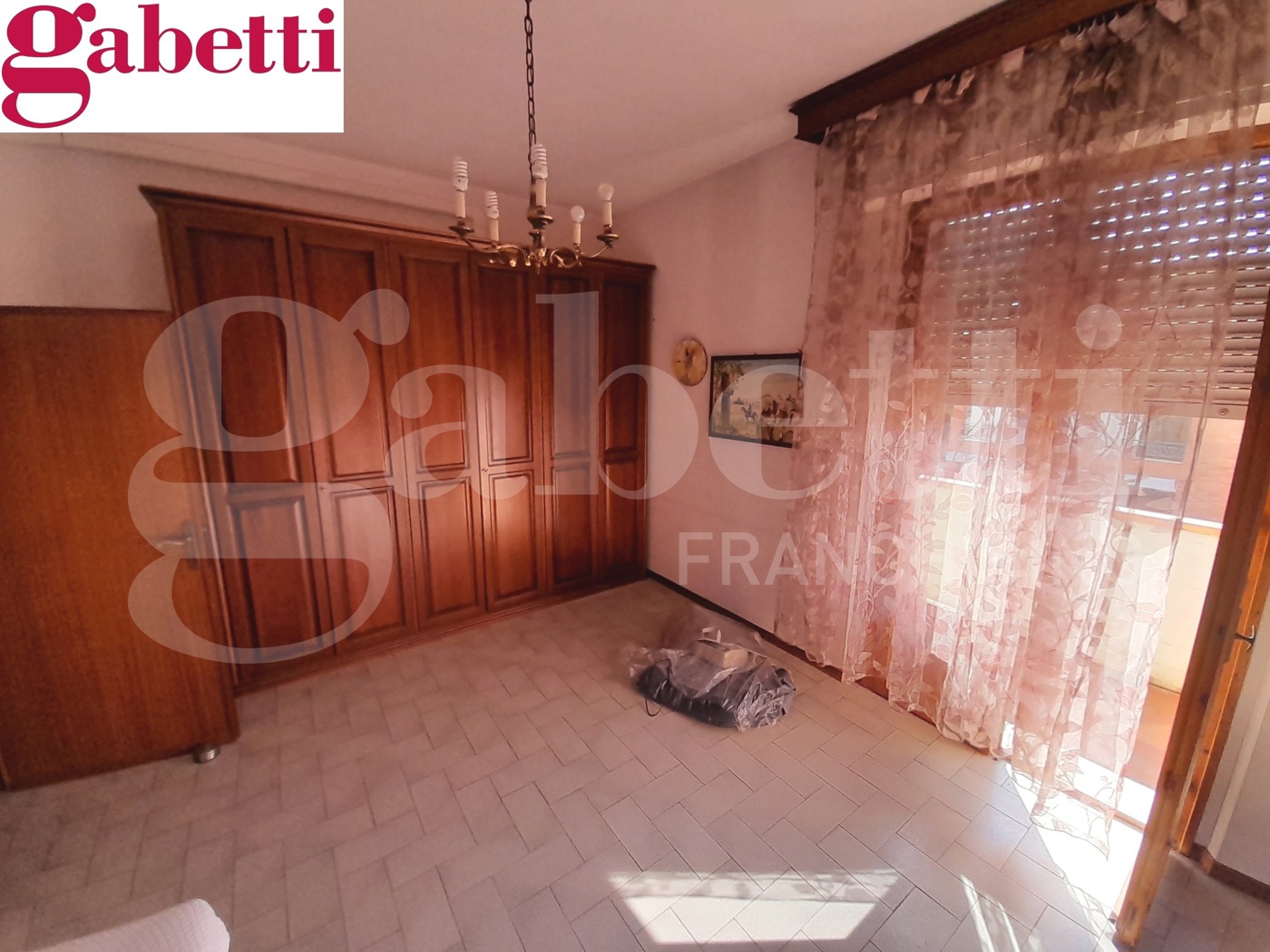 Quadrilocale con box a Poggibonsi