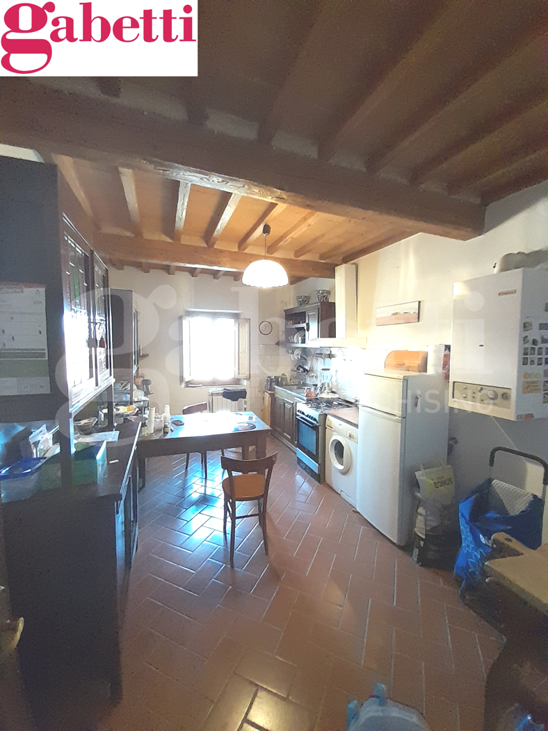 Quadrilocale in vendita a Casole d'Elsa