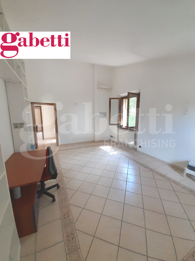 Appartamento con box a Casole d'Elsa
