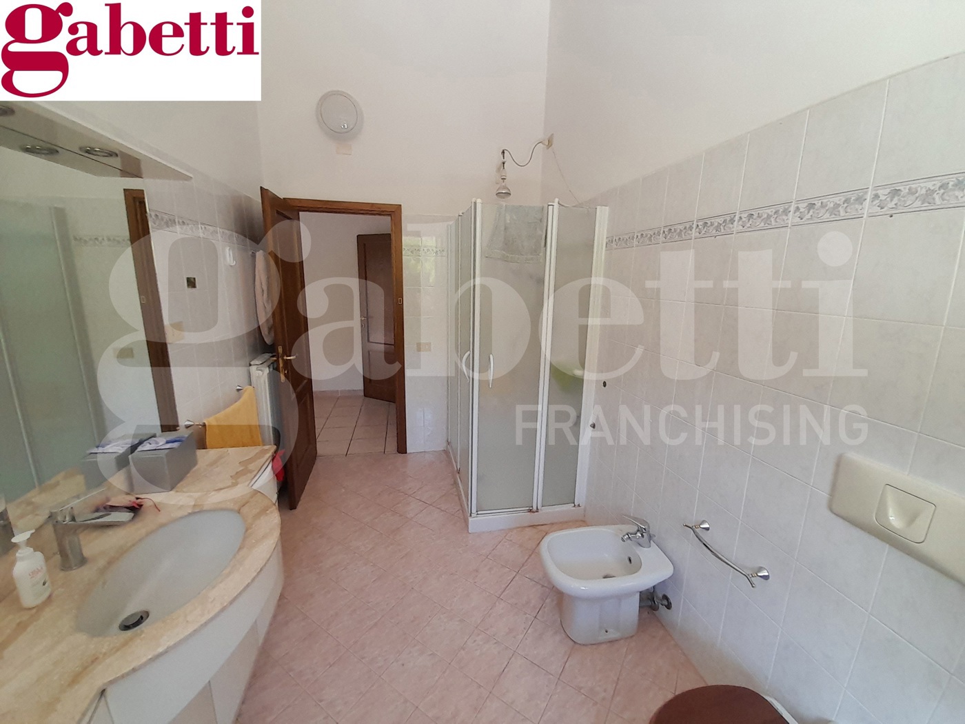 Appartamento con box a Casole d'Elsa