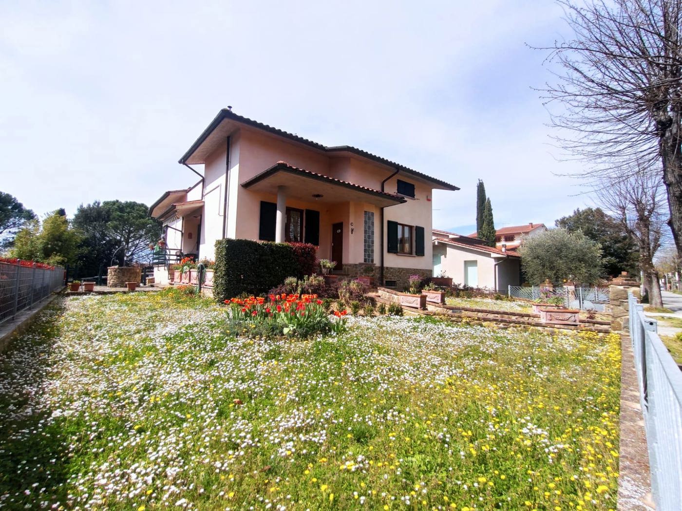 Villa con giardino a Asciano