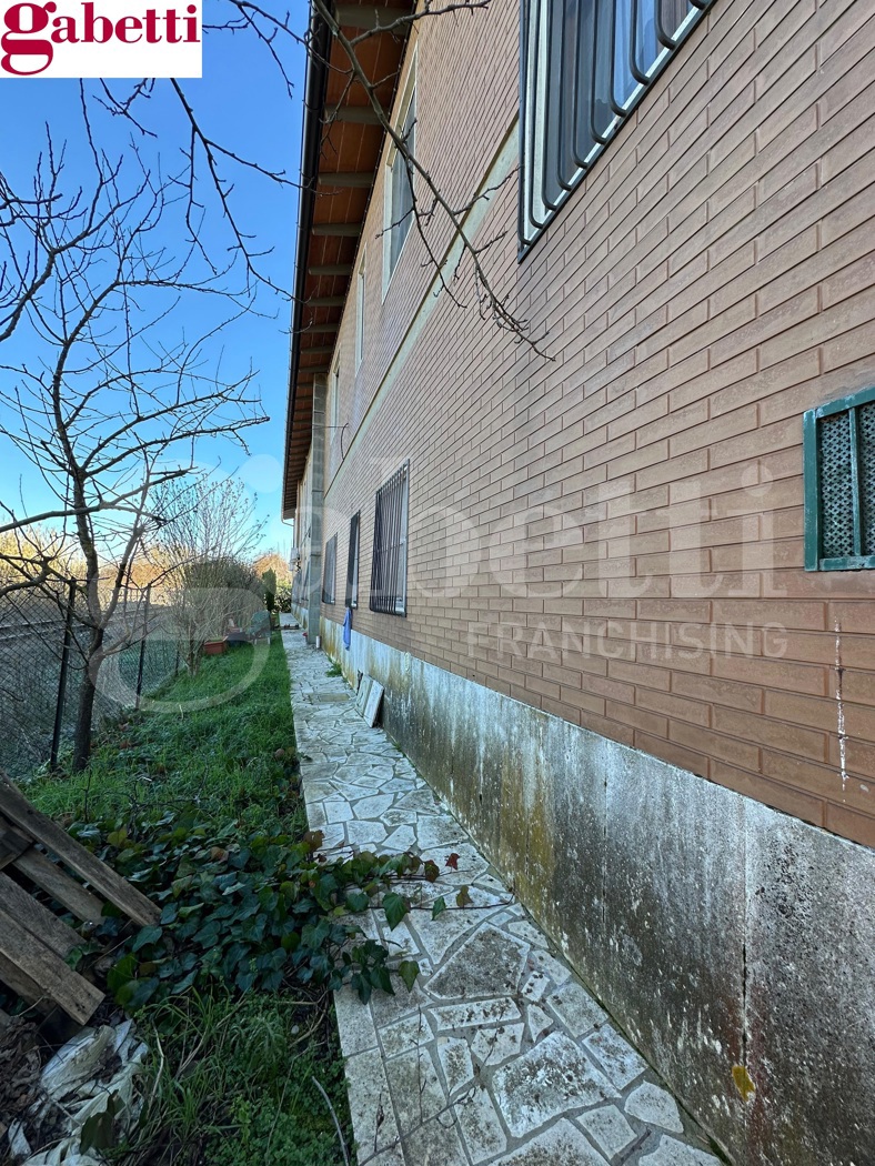 Villa con box doppio a Asciano