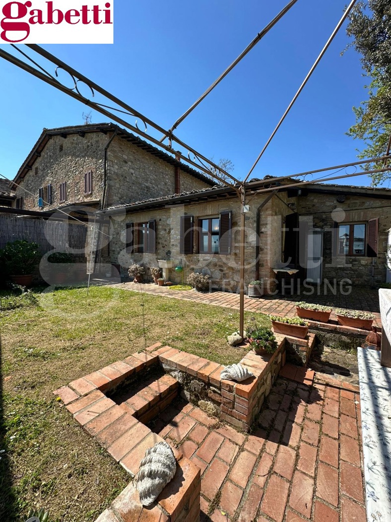 Quadrilocale con giardino a Castelnuovo Berardenga