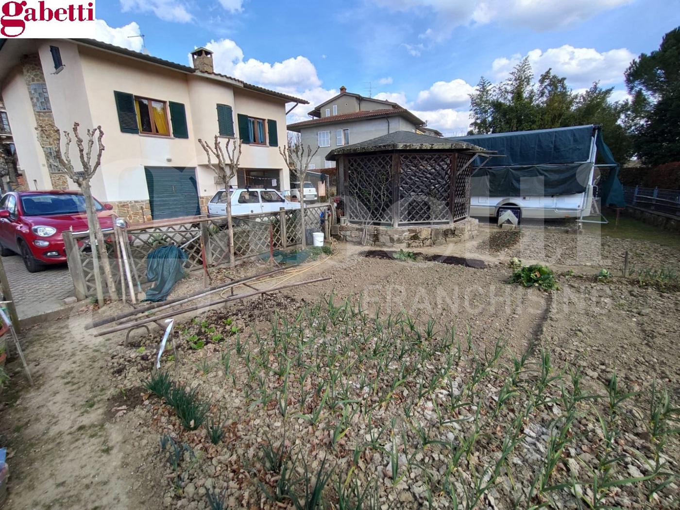 Villa con giardino a Asciano