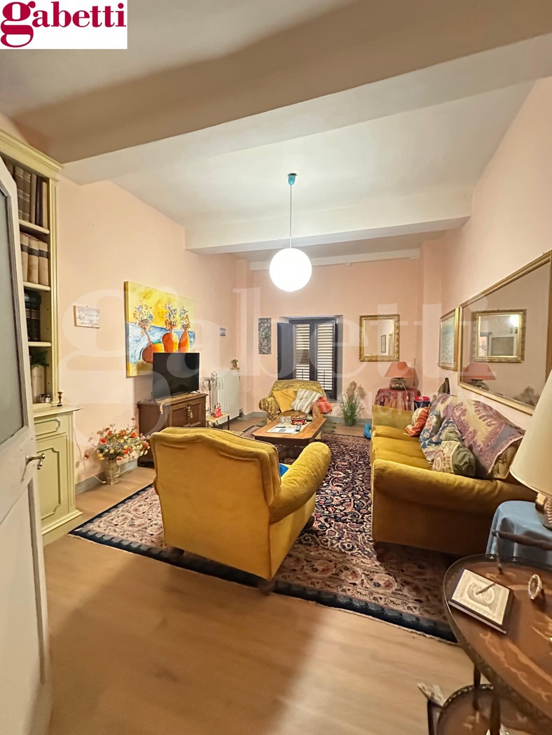 Appartamento con box a Siena