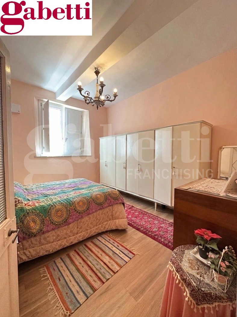 Appartamento con box a Siena