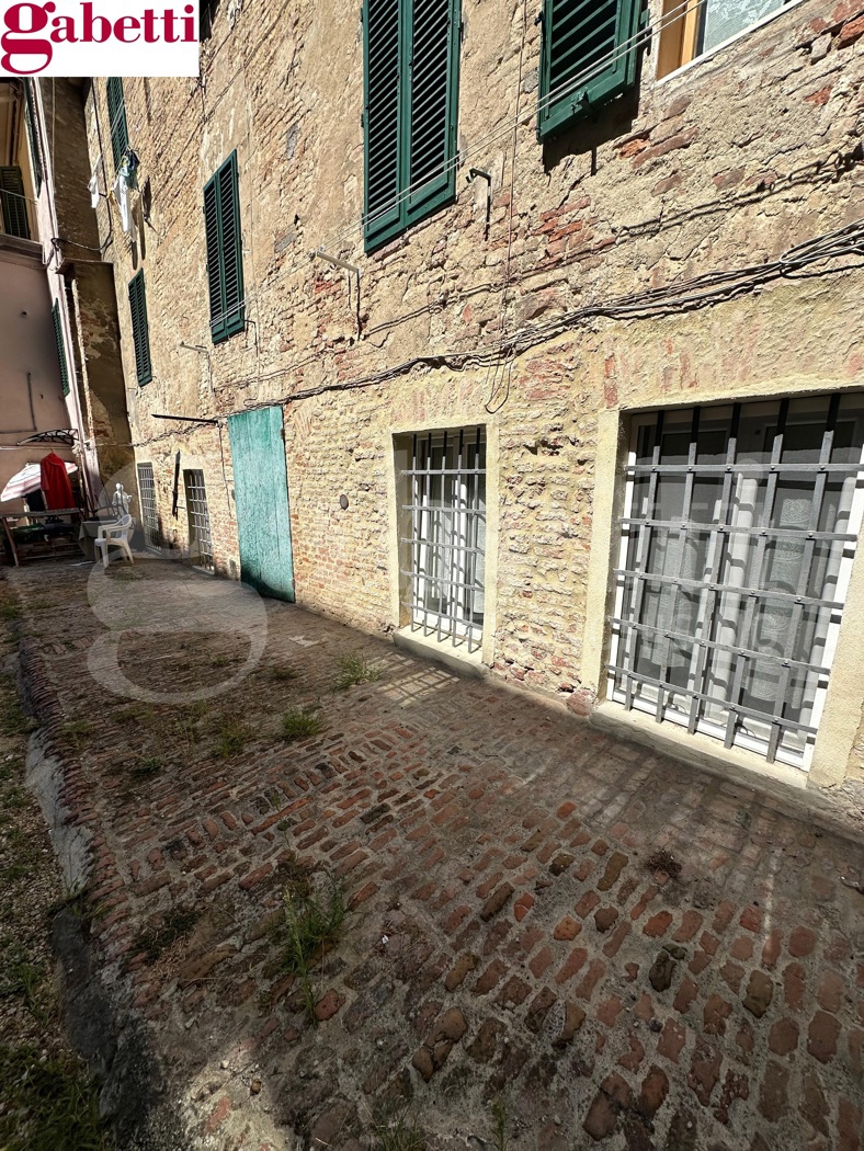 Appartamento con box a Siena