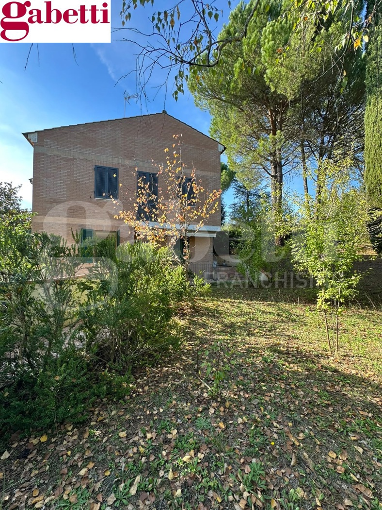 Villa Bifamiliare con giardino a Castelnuovo Berardenga