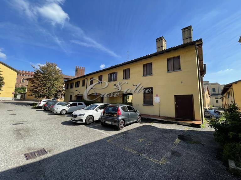 Locale commerciale in affitto a Carimate