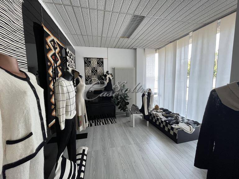 Capannone in vendita a Novedrate