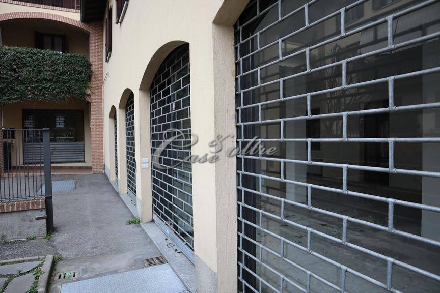 Negozio in vendita a Figino Serenza