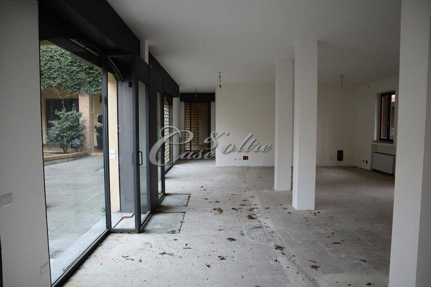 Negozio in vendita a Figino Serenza