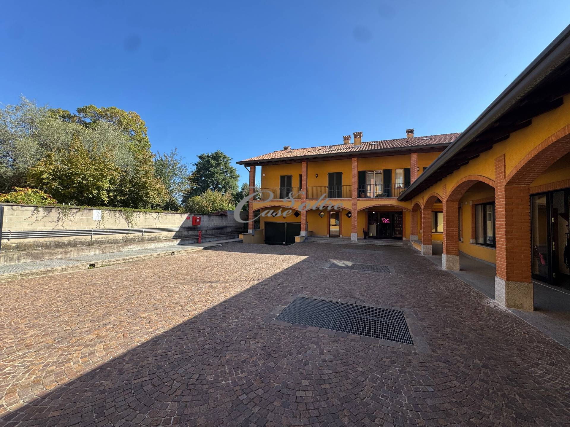 Box / Posto auto in vendita a Cermenate