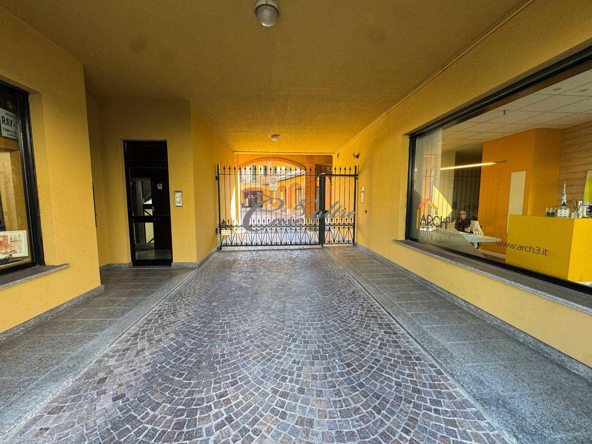 Box / Posto auto in vendita a Cermenate