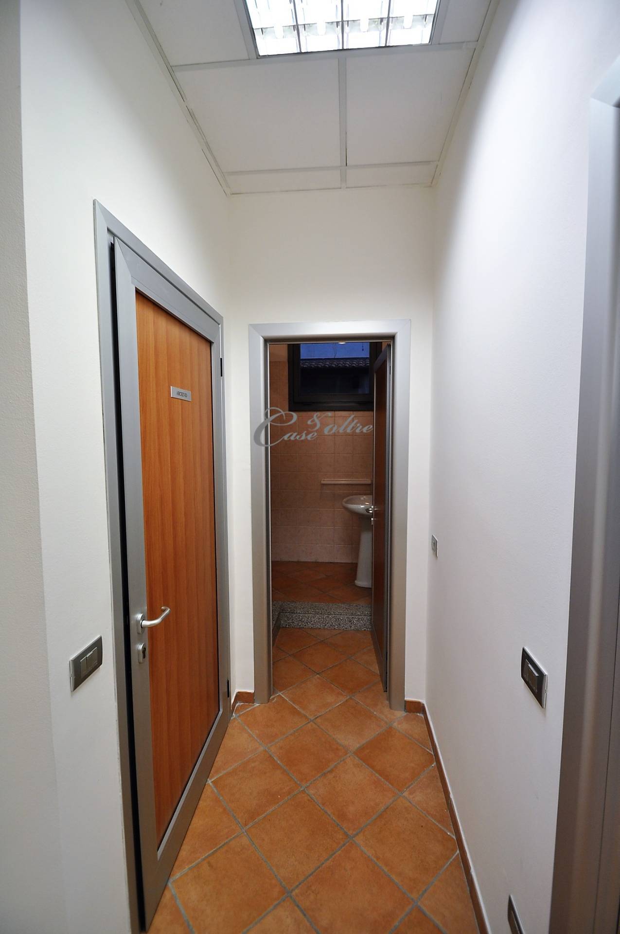 Ufficio in affitto a Figino Serenza
