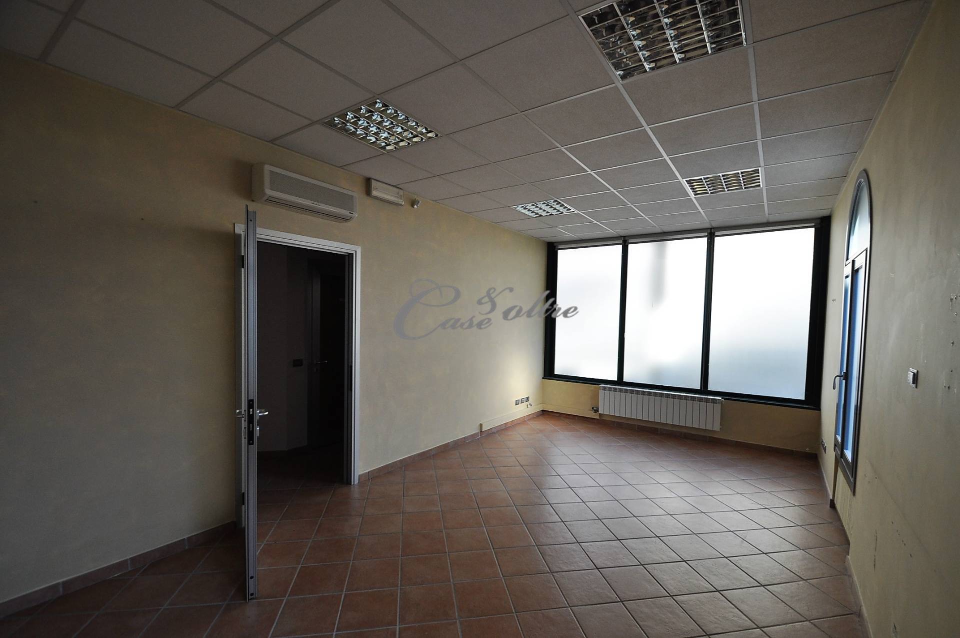 Ufficio in affitto a Figino Serenza