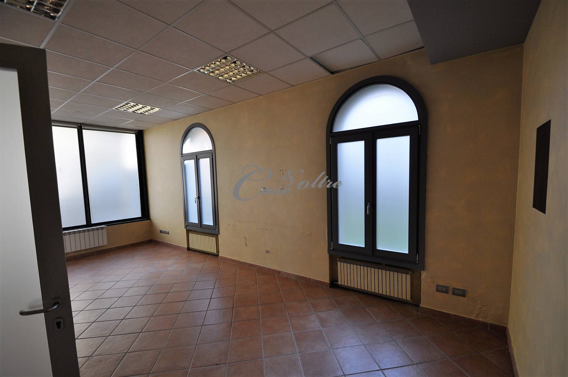 Negozio in affitto a Figino Serenza