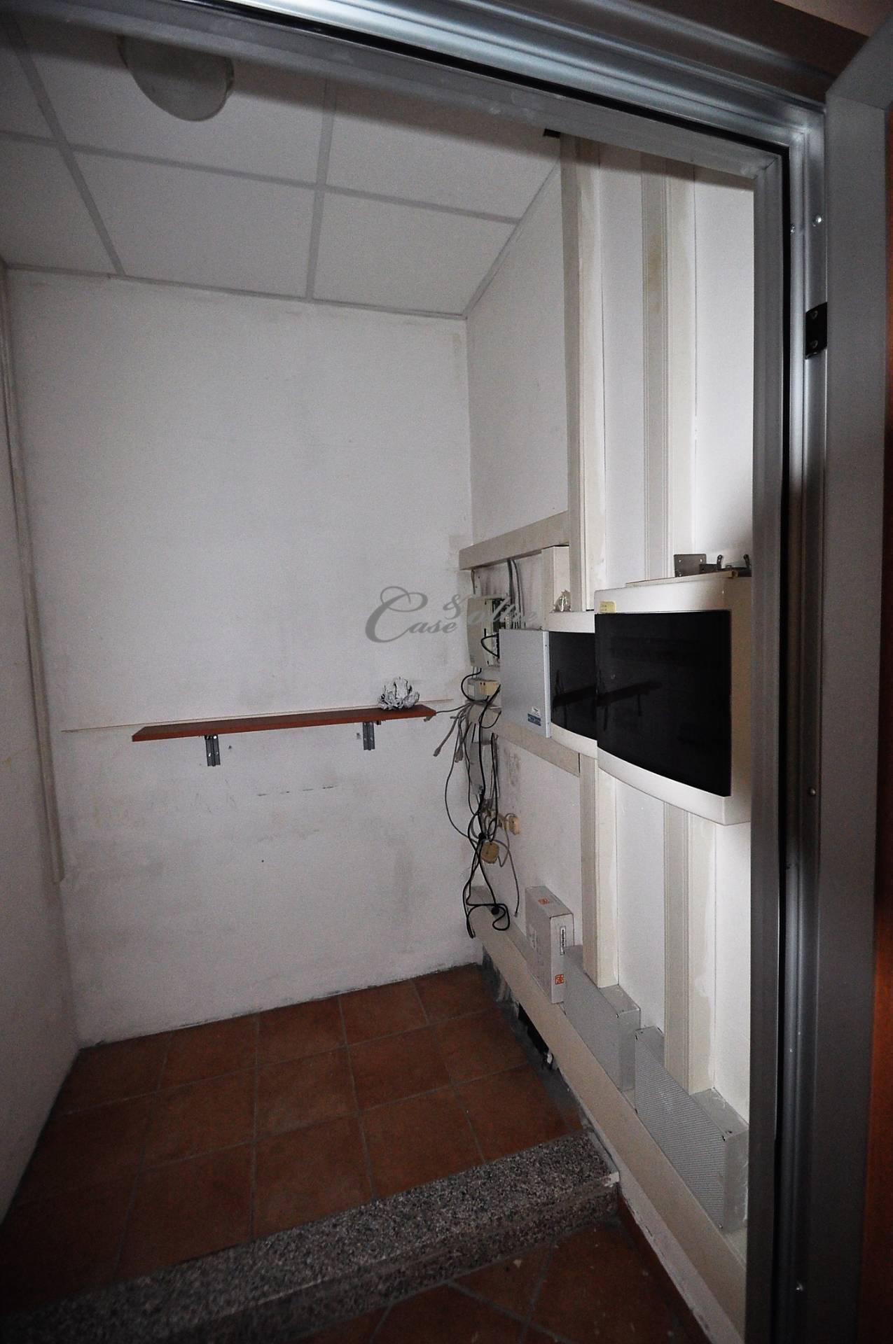 Negozio in affitto a Figino Serenza