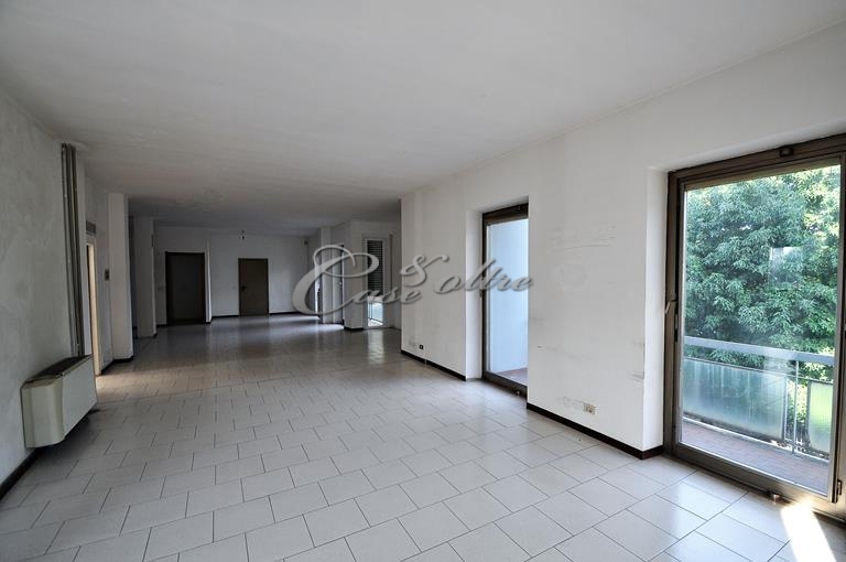 Capannone in affitto a Caronno Pertusella