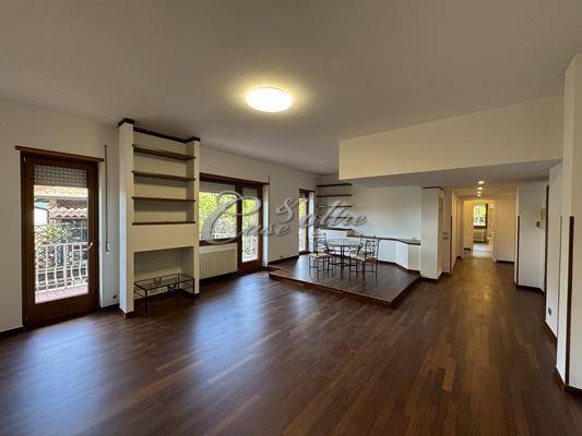 Quadrilocale in vendita a Como, Lora